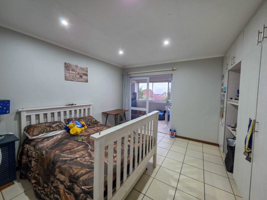 5 Bedroom Property for Sale in Wavecrest Eastern Cape